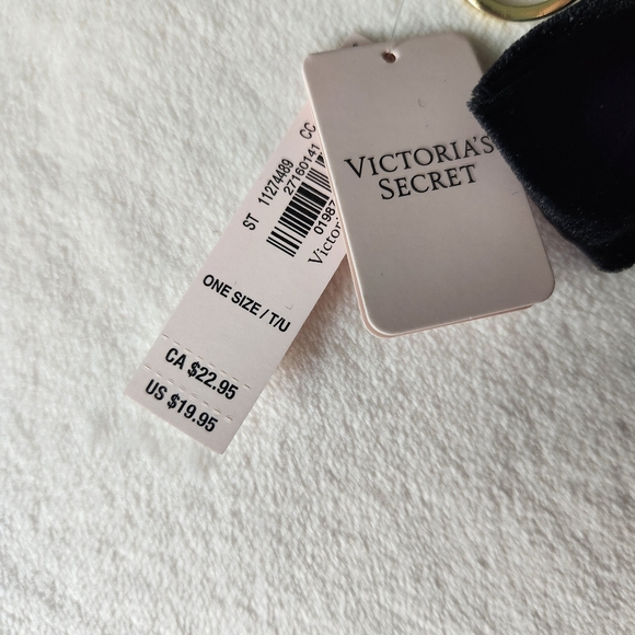 NEW! Victoria's Secret Black Velvet Bow Key Chain - Picture 5 of 9